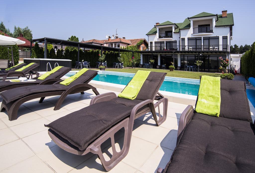 Guest House Panorama Aqualux With Free Parking Novi Sad Eksteriør billede