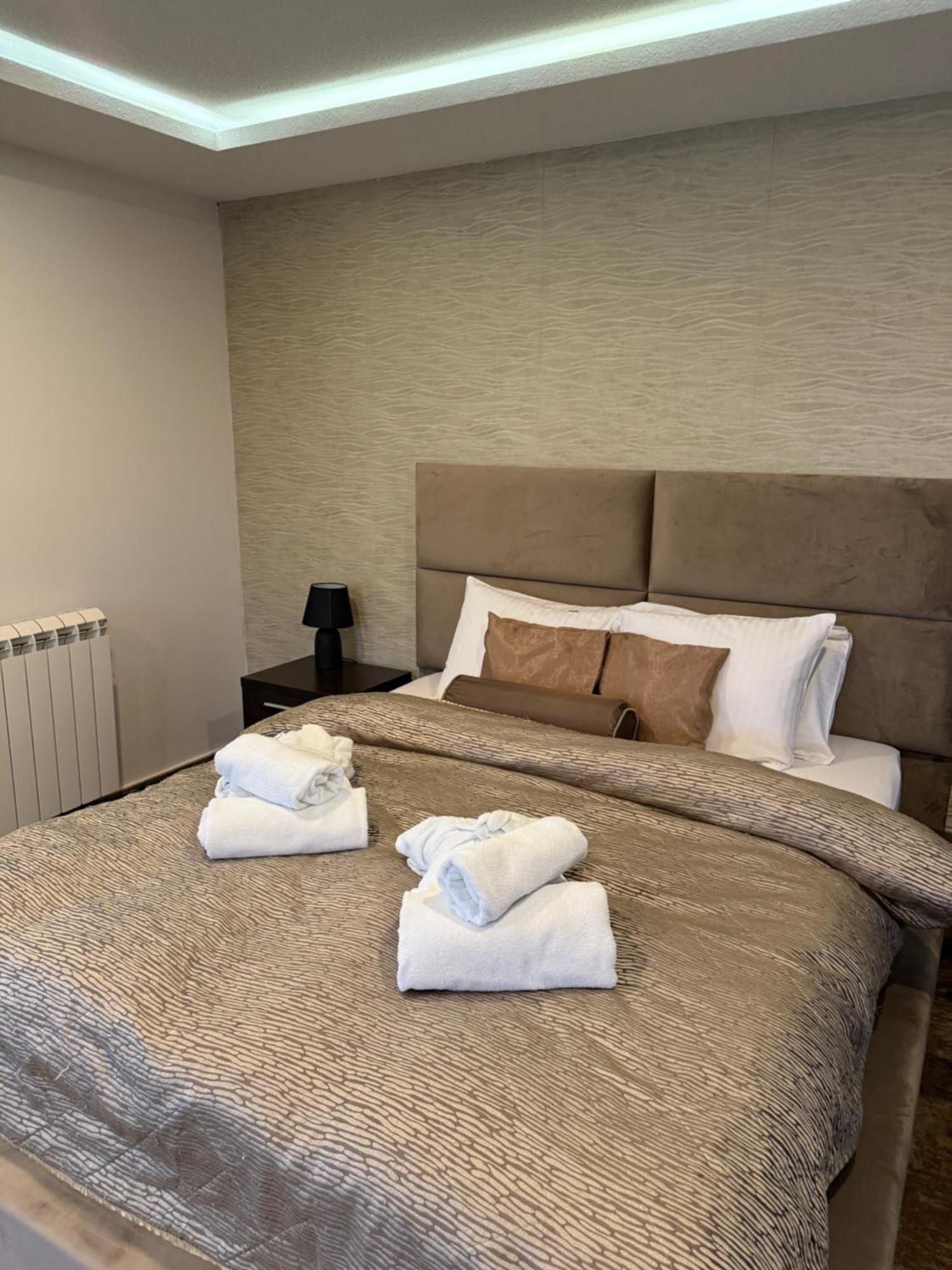 Guest House Panorama Aqualux With Free Parking Novi Sad Eksteriør billede