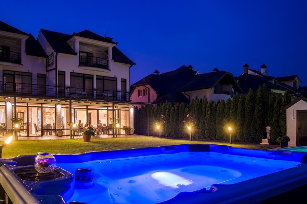 Guest House Panorama Aqualux With Free Parking Novi Sad Eksteriør billede